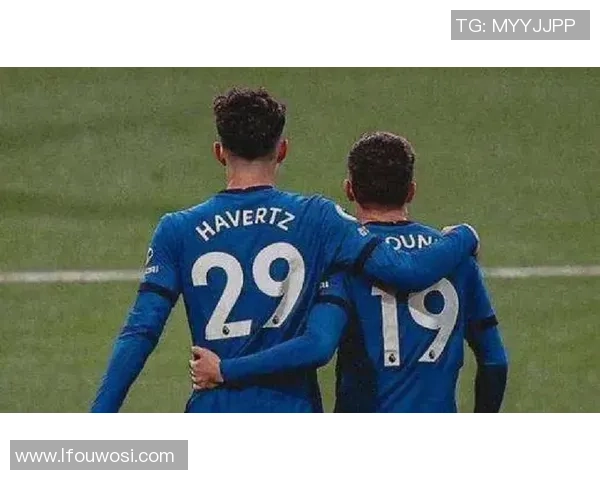 四大球星齐聚赛场高清足球壁纸展示激情与荣耀